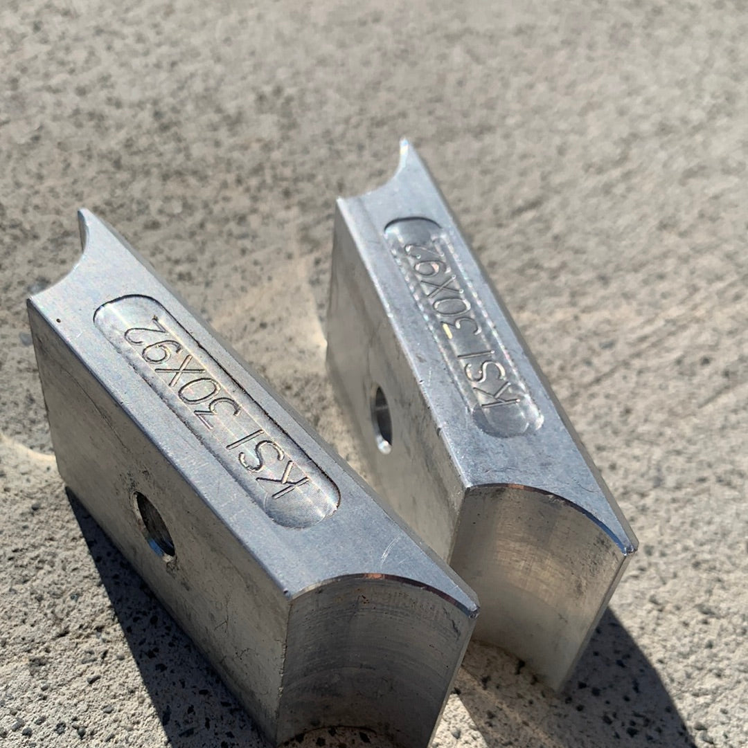 Engine Mount Clamps 92x28 (pair)